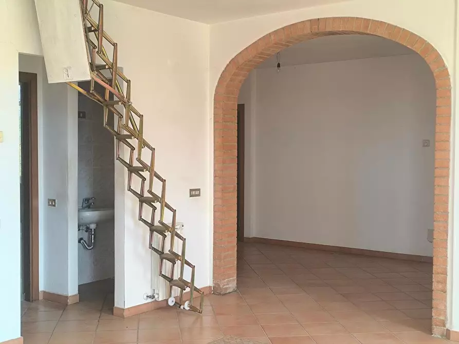 Immagine 59 di Casa colonica in vendita  a Siena