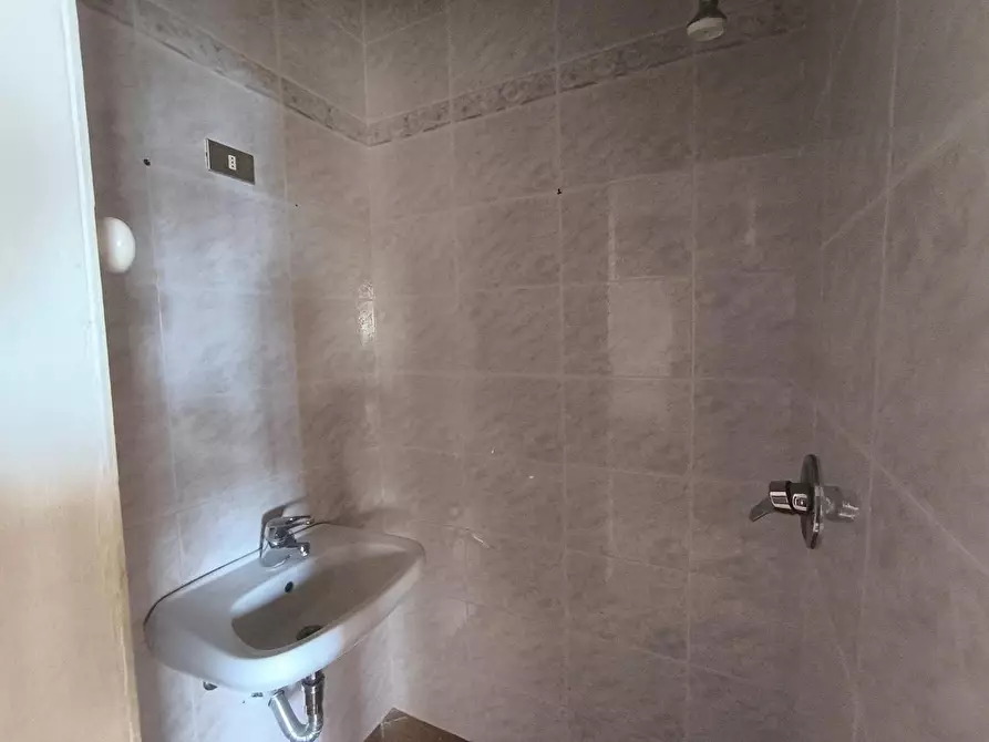 Immagine 81 di Casa colonica in vendita  a Siena
