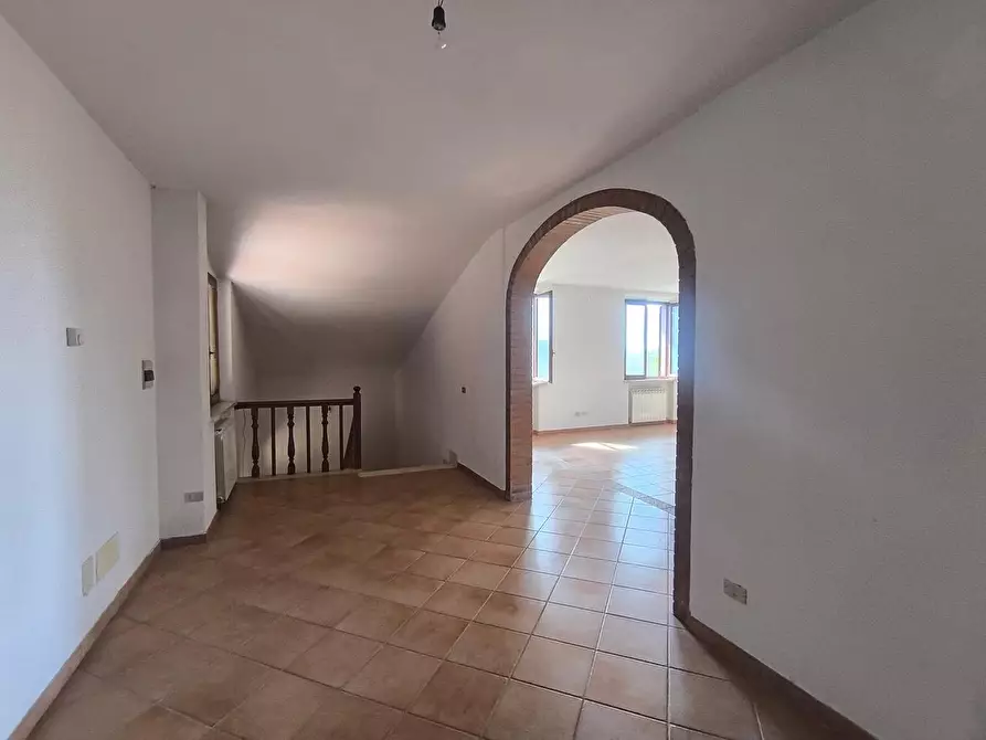 Immagine 66 di Casa colonica in vendita  a Siena