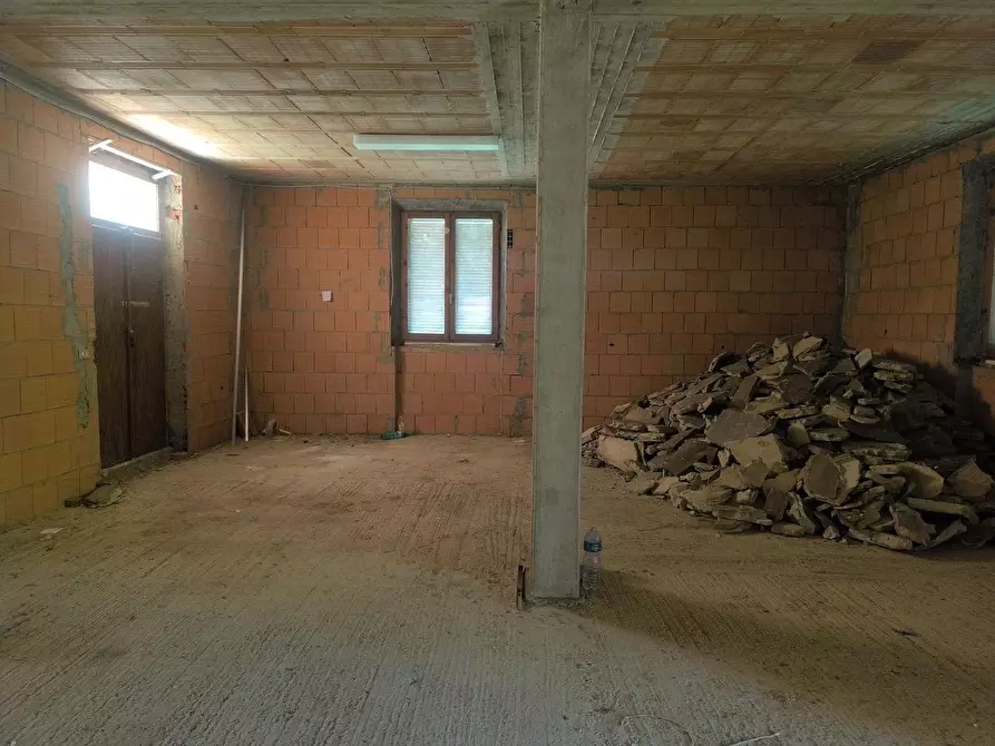 Immagine 39 di Casa colonica in vendita  a Siena