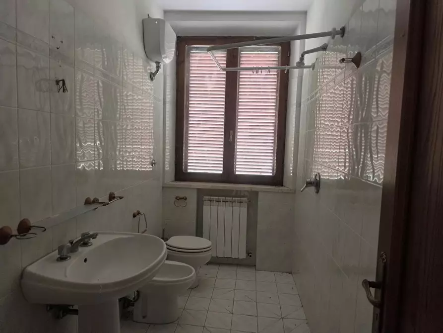 Immagine 71 di Casa colonica in vendita  a Siena