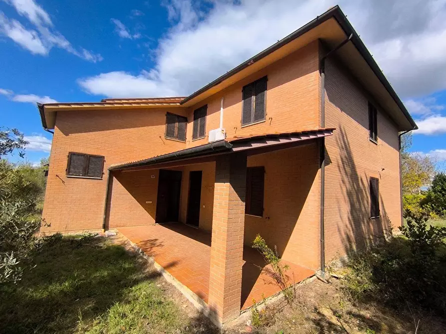 Immagine 51 di Casa colonica in vendita  a Siena