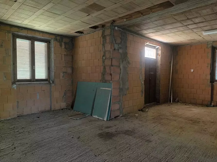 Immagine 38 di Casa colonica in vendita  a Siena
