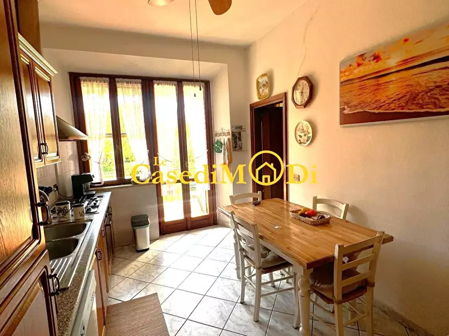 Immagine 10 di Villa in vendita  a Livorno