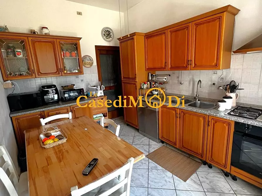 Immagine 9 di Villa in vendita  a Livorno