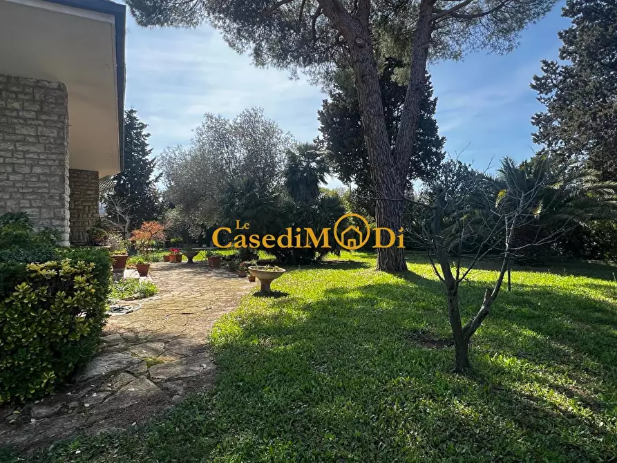 Immagine 18 di Villa in vendita  a Livorno
