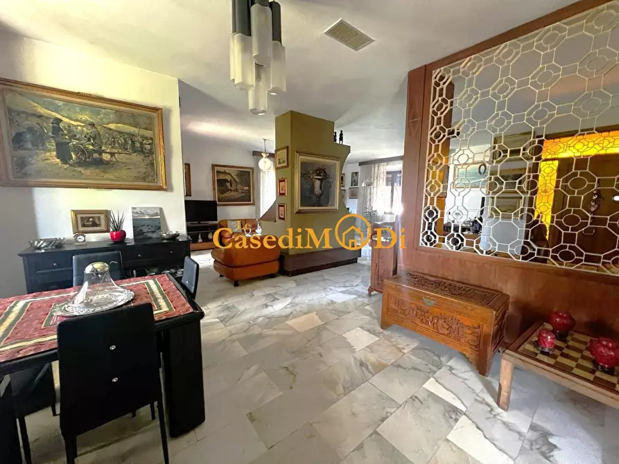 Immagine 2 di Villa in vendita  a Livorno