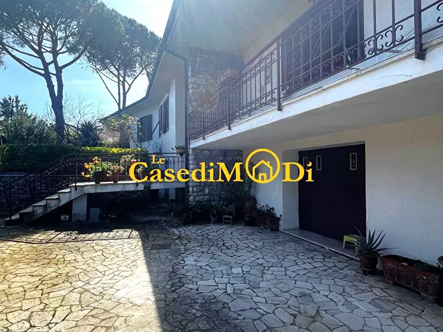 Immagine 22 di Villa in vendita  a Livorno