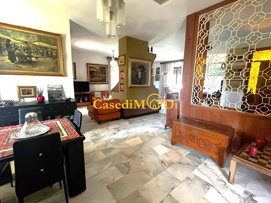 Immagine 3 di Villa in vendita  a Livorno