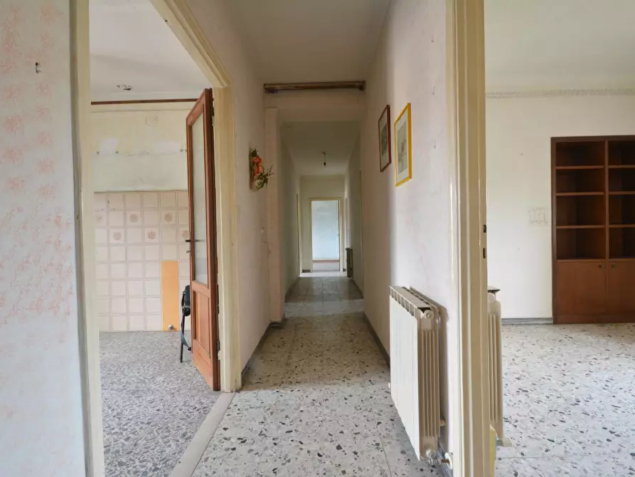 Immagine 5 di Appartamento in vendita  a Lucca