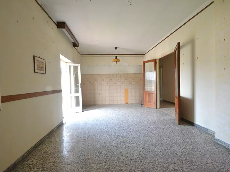 Immagine 3 di Appartamento in vendita  a Lucca