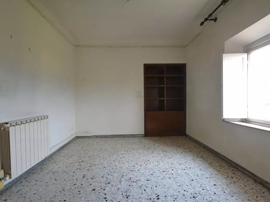 Immagine 13 di Appartamento in vendita  a Lucca