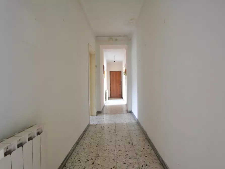 Immagine 15 di Appartamento in vendita  a Lucca