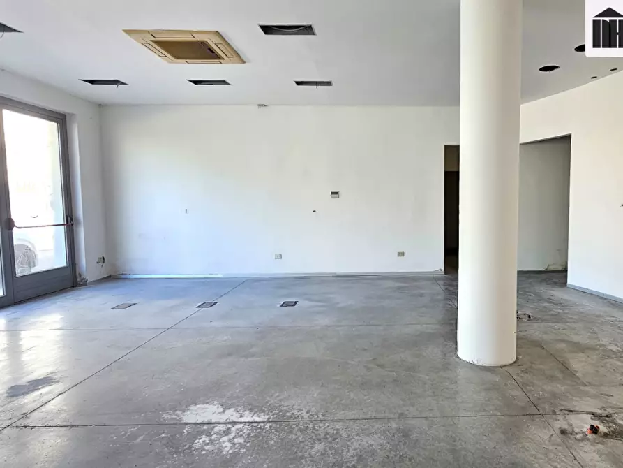 Immagine 7 di Locale commerciale in vendita  a Santa Croce Sull'arno