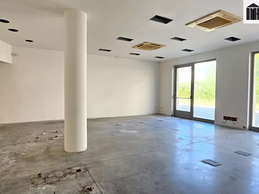 Immagine 3 di Locale commerciale in vendita  a Santa Croce Sull'arno