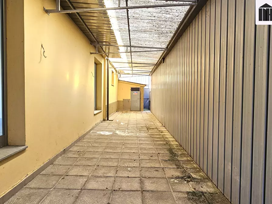 Immagine 13 di Locale commerciale in vendita  a Santa Croce Sull'arno