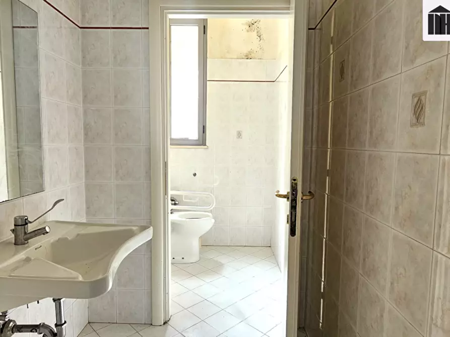 Immagine 10 di Locale commerciale in vendita  a Santa Croce Sull'arno