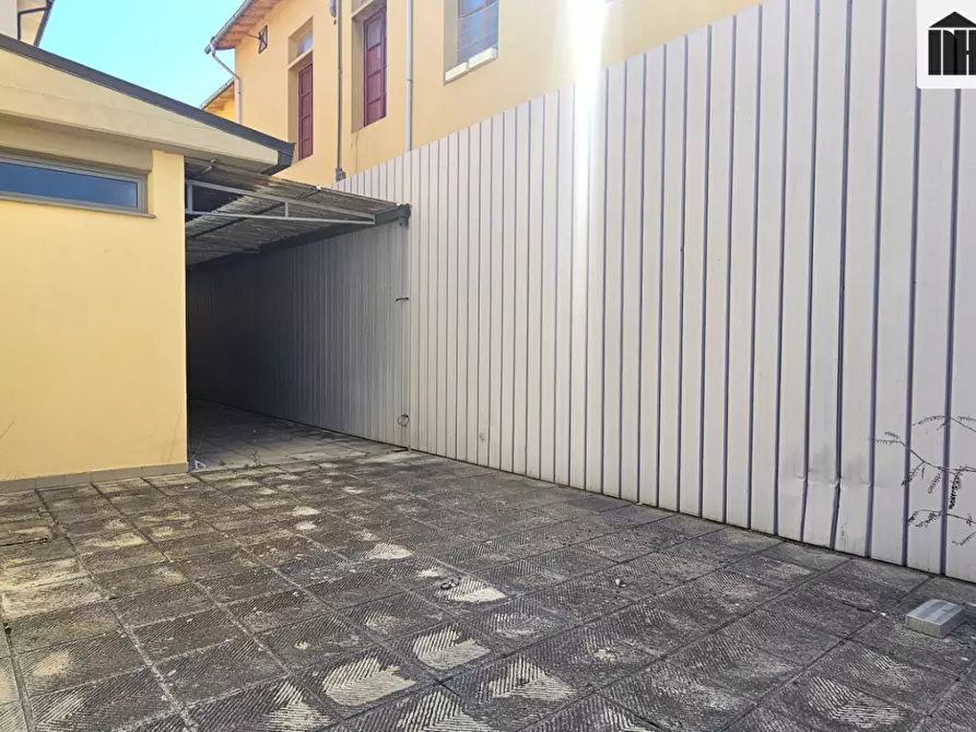 Immagine 15 di Locale commerciale in vendita  a Santa Croce Sull'arno