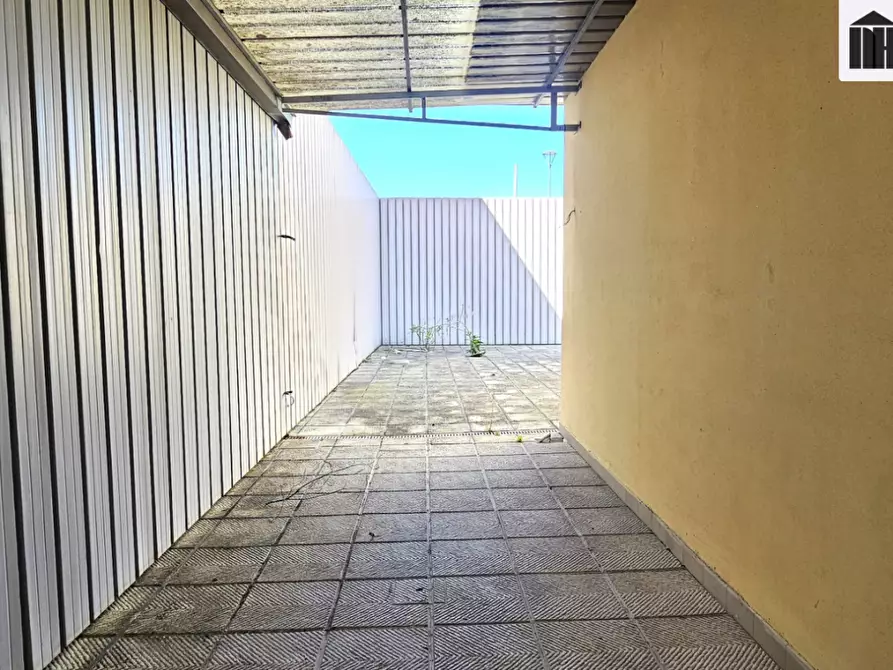 Immagine 12 di Locale commerciale in vendita  a Santa Croce Sull'arno