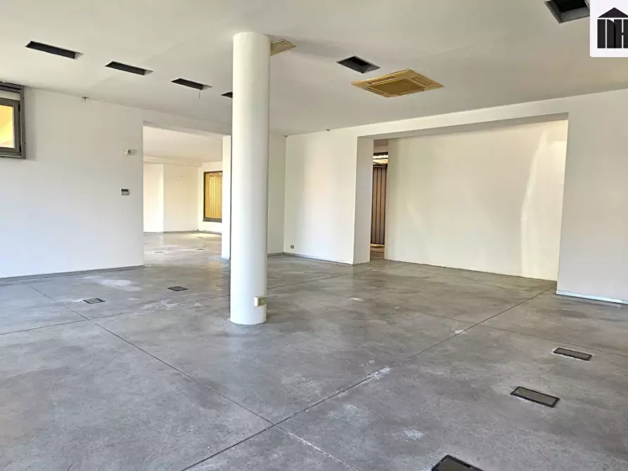 Immagine 5 di Locale commerciale in vendita  a Santa Croce Sull'arno