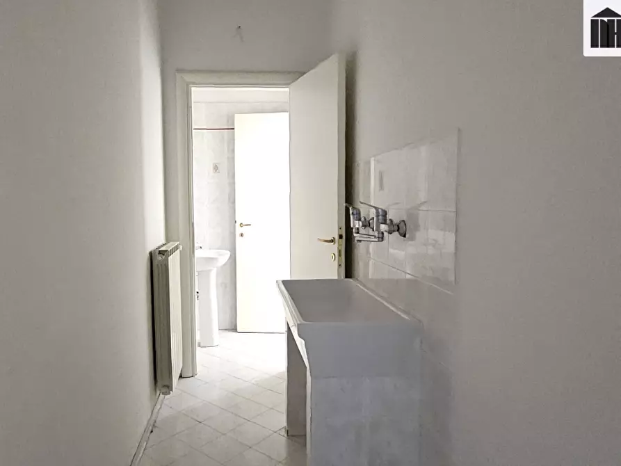 Immagine 9 di Locale commerciale in vendita  a Santa Croce Sull'arno