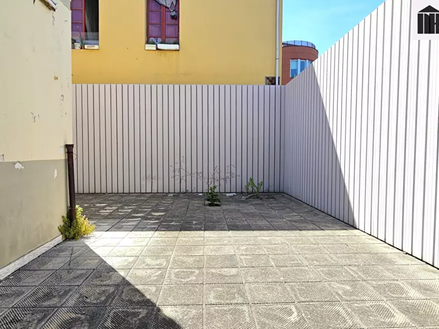 Immagine 16 di Locale commerciale in vendita  a Santa Croce Sull'arno