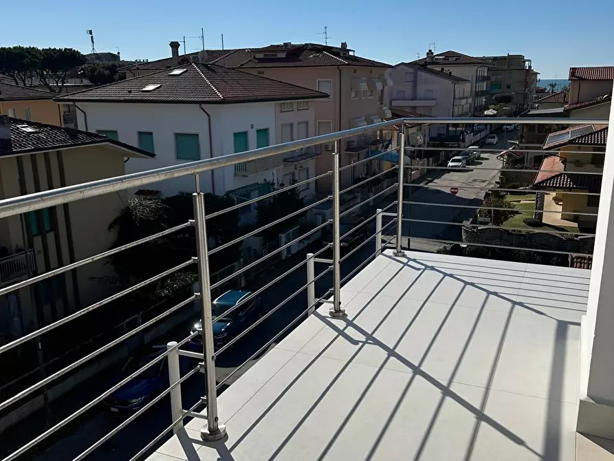 Immagine 21 di Appartamento in vendita  a Camaiore