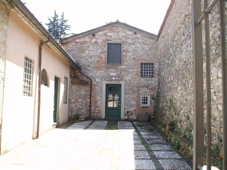 Immagine 35 di Villa in vendita  a Lucca