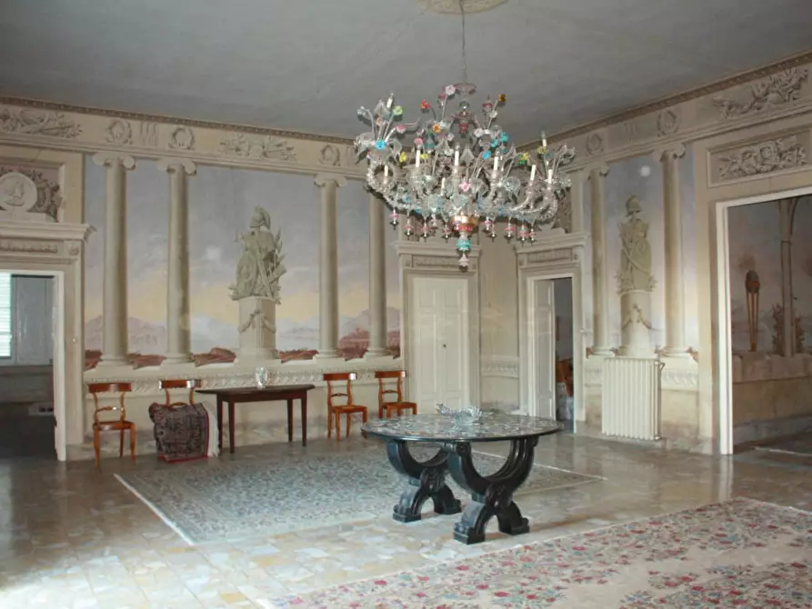 Immagine 7 di Villa in vendita  a Lucca