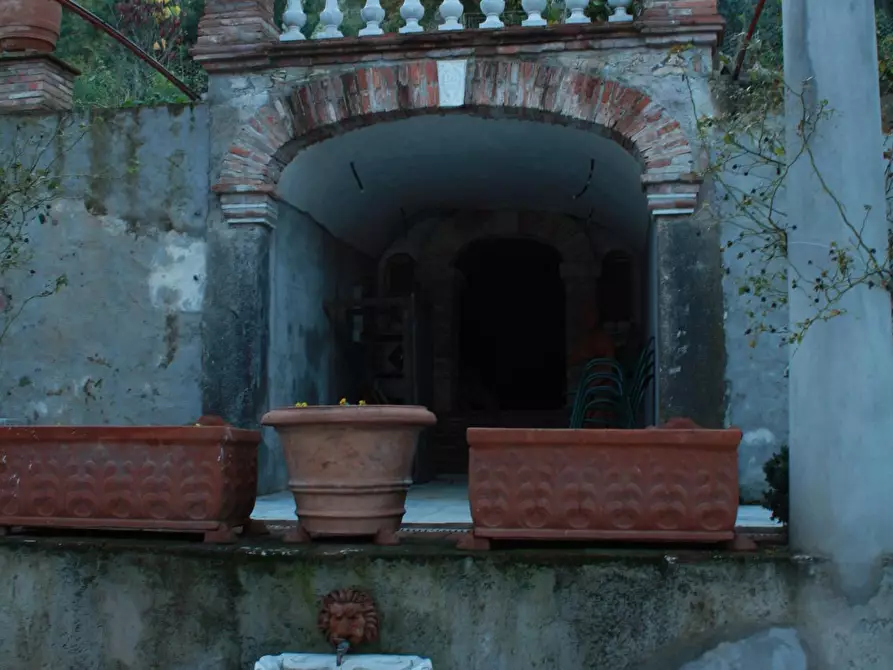 Immagine 4 di Villa in vendita  a Lucca