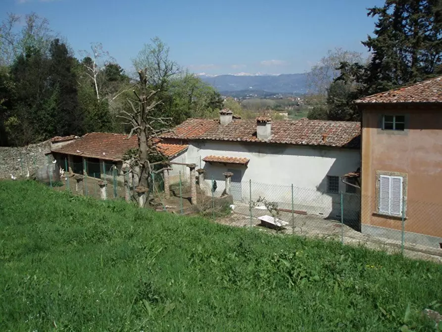 Immagine 41 di Villa in vendita  a Lucca