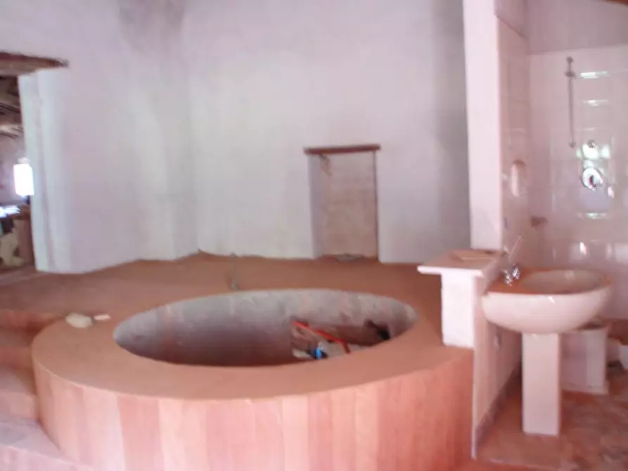 Immagine 33 di Villa in vendita  a Lucca