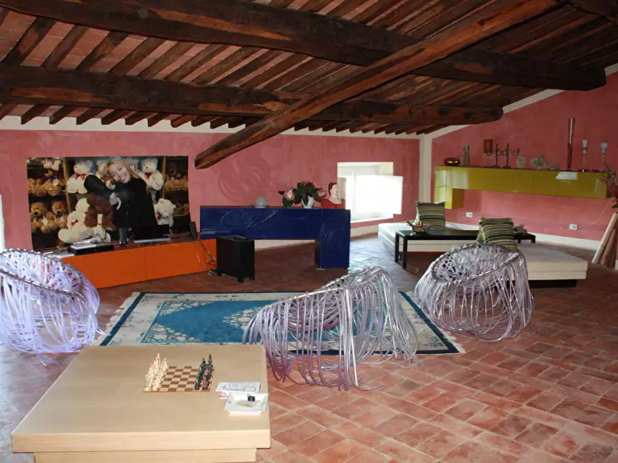 Immagine 11 di Villa in vendita  a Lucca