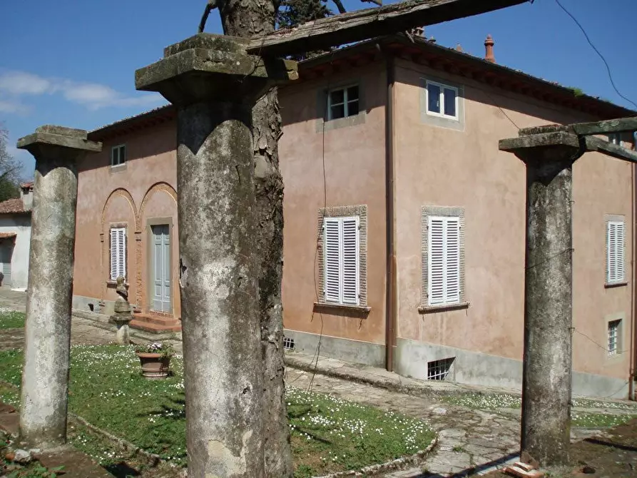 Immagine 39 di Villa in vendita  a Lucca