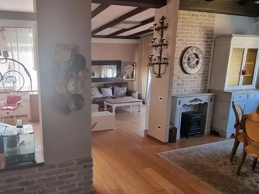 Immagine 1 di Appartamento in vendita  a Carrara