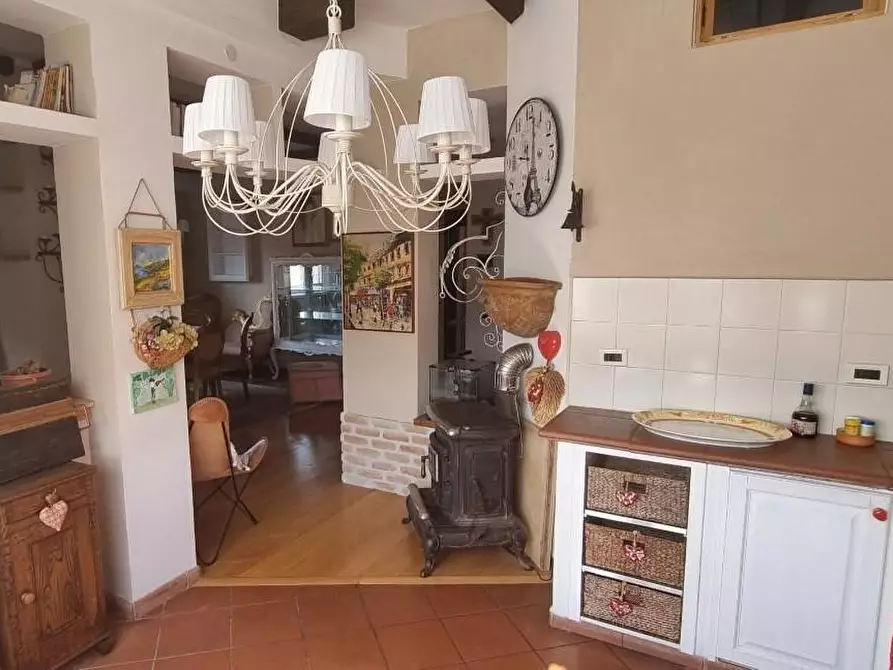 Immagine 11 di Appartamento in vendita  a Carrara