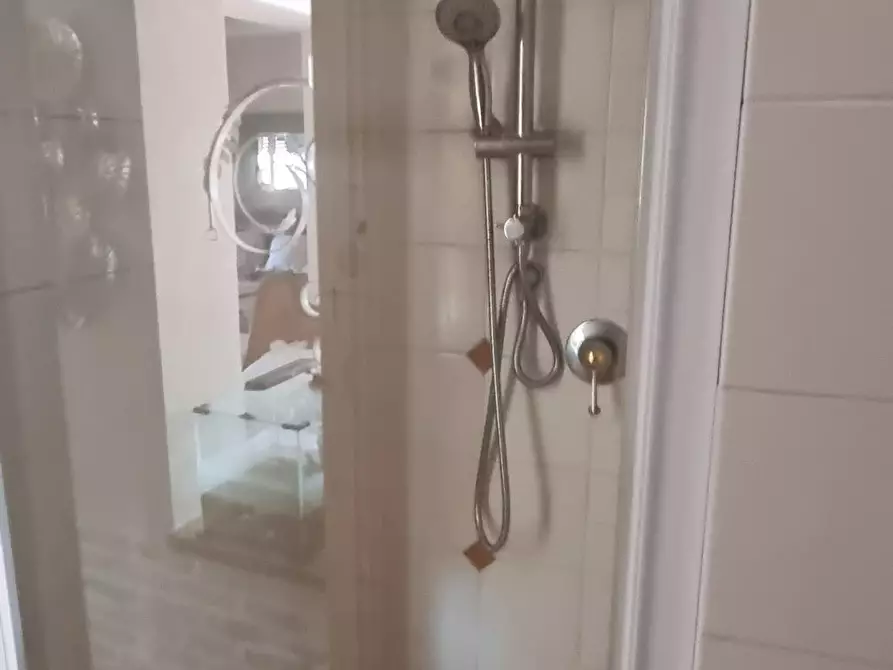 Immagine 19 di Appartamento in vendita  a Carrara