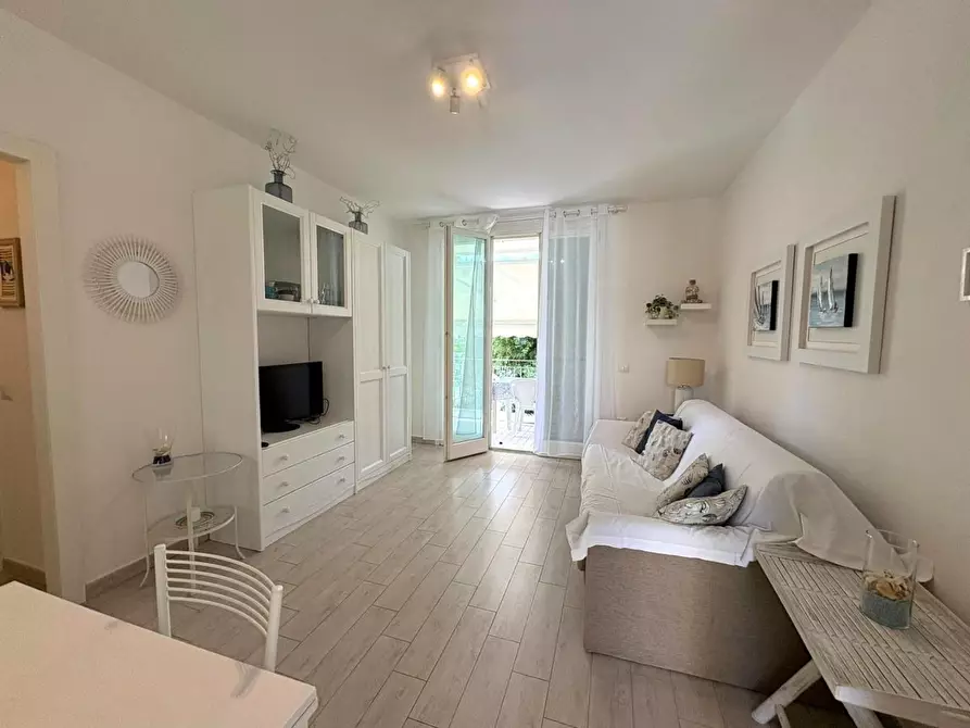 Immagine 2 di Appartamento in vendita  a Massa