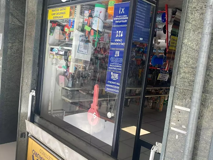 Immagine 4 di Attività commerciale in vendita  a San Mauro Torinese