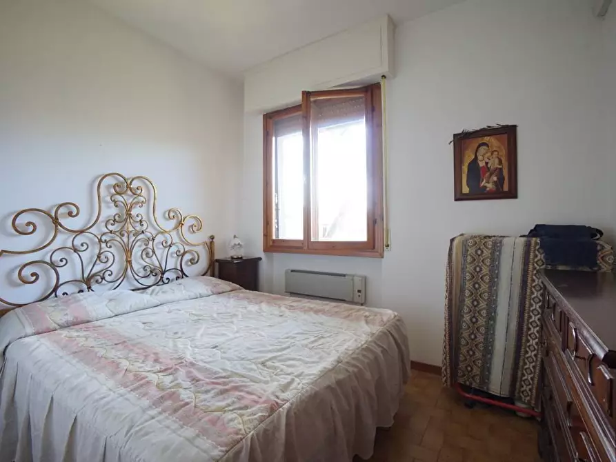 Immagine 11 di Appartamento in vendita  a Massa