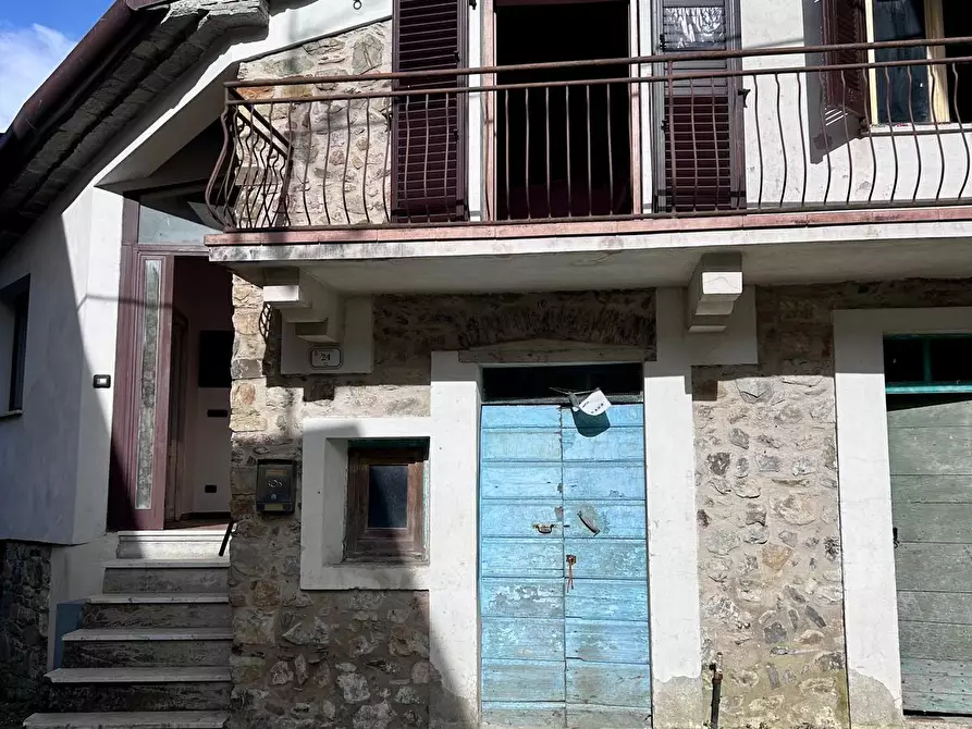 Immagine 1 di Casa semindipendente in vendita  a Tresana