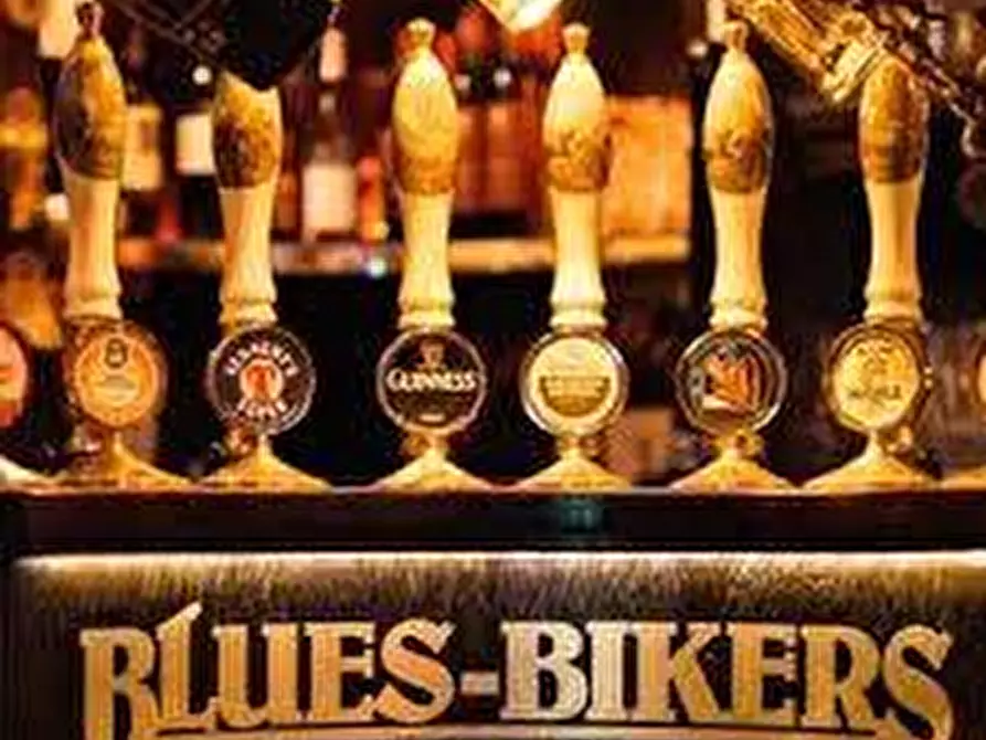 Immagine 2 di Attività commerciale in vendita  a Torino