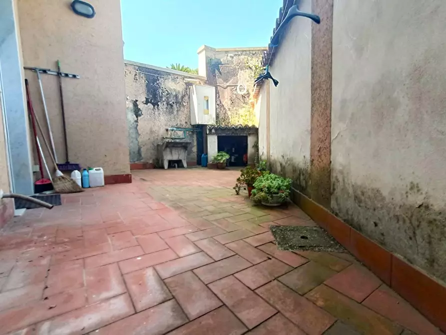 Immagine 2 di Casa indipendente in vendita  a Massa