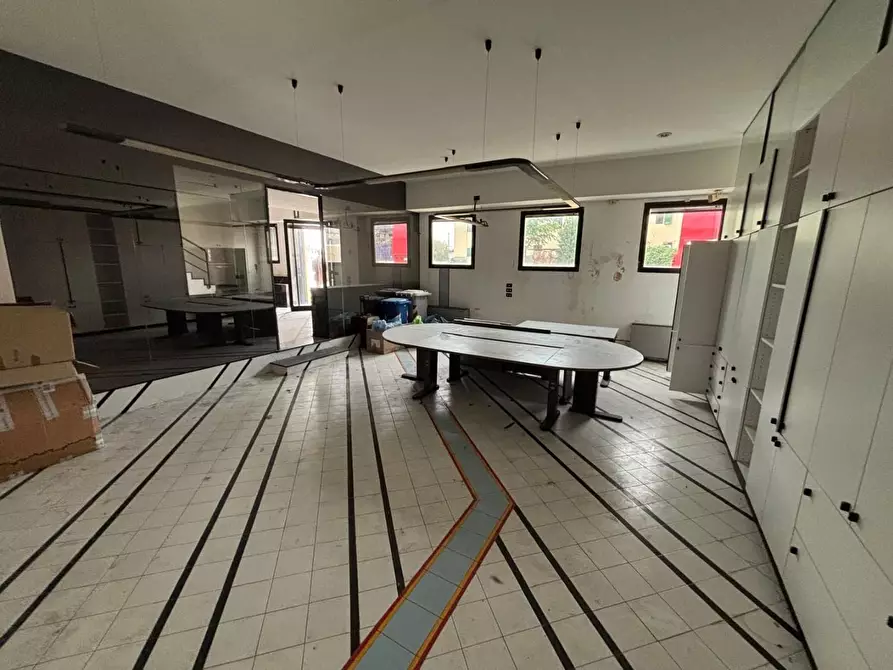 Immagine 2 di Attività artigianale in vendita  a Empoli