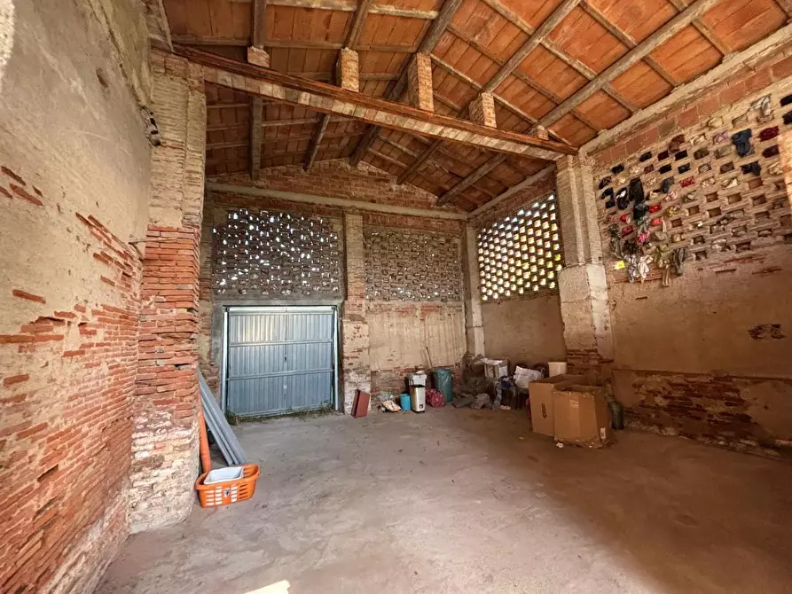 Immagine 4 di Deposito in vendita  a San Miniato