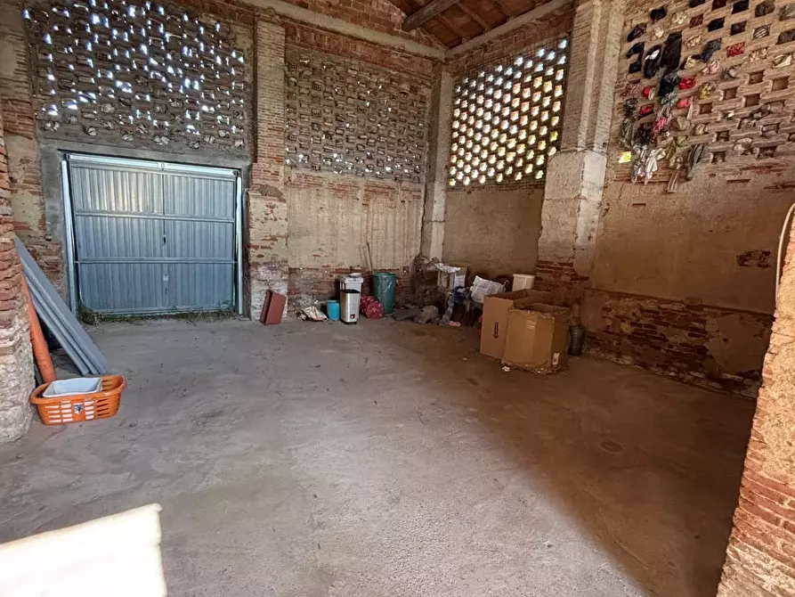Immagine 5 di Deposito in vendita  a San Miniato