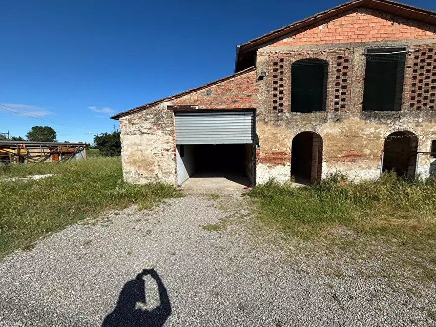 Immagine 2 di Deposito in vendita  a San Miniato