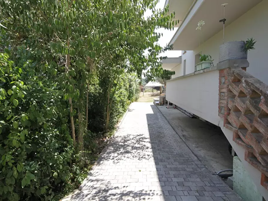 Immagine 9 di Villa in vendita  a Empoli