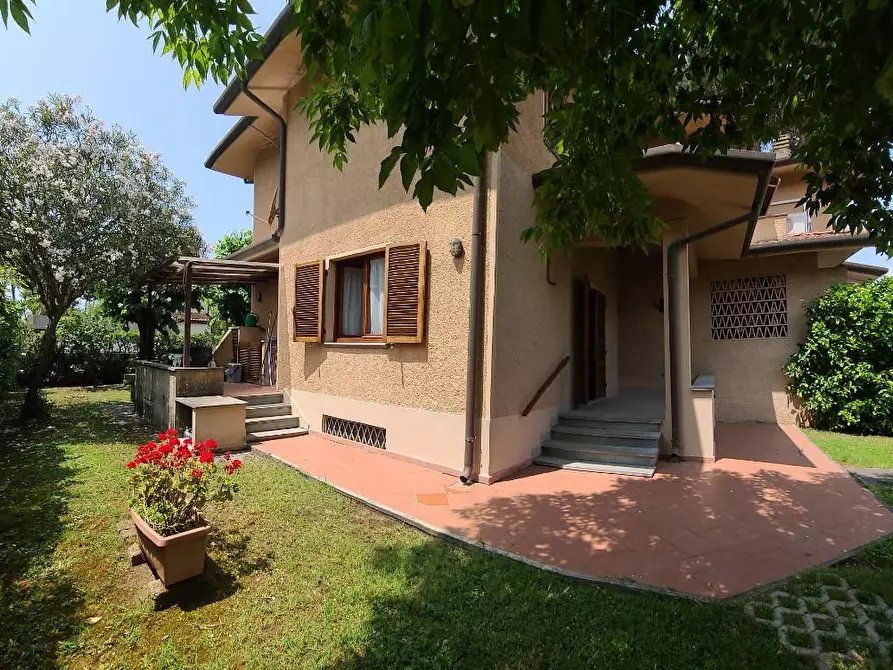 Immagine 8 di Casa trifamiliare in affitto  a Pietrasanta