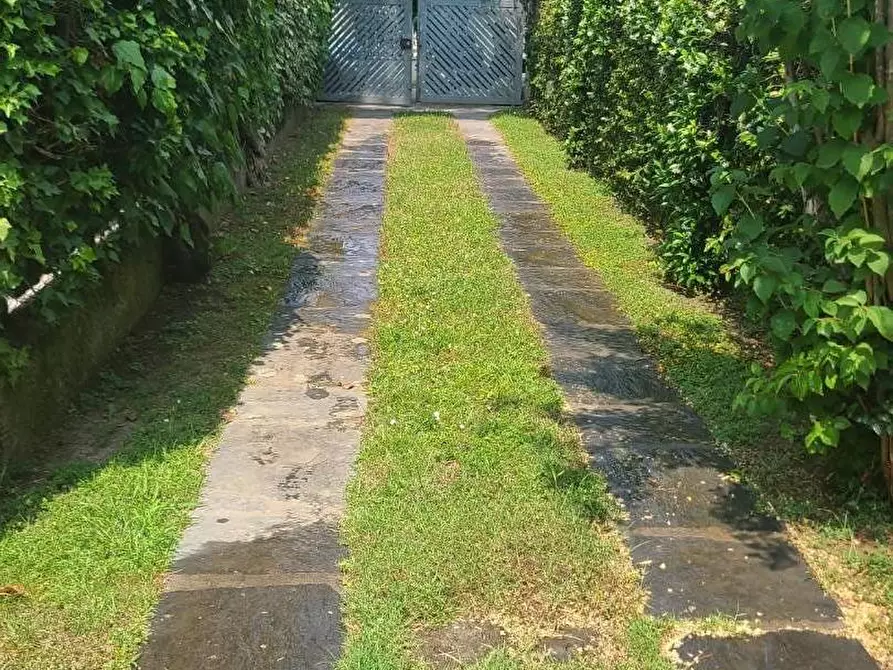 Immagine 2 di Casa trifamiliare in affitto  a Pietrasanta